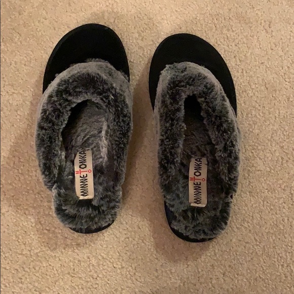 Minnetonka Shoes - Minnetonka black slip on fur slippers, hard bottom